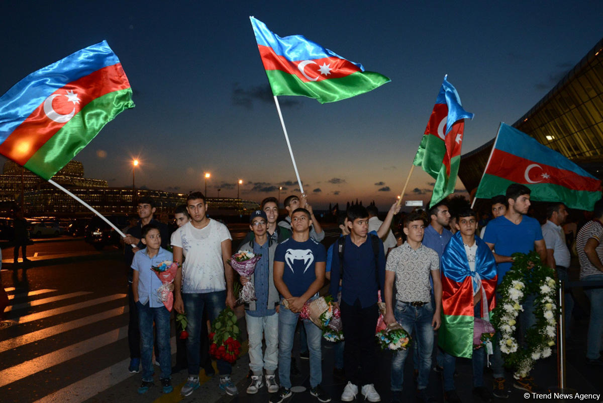 Paralimpiyaçılarımız Vətənə döndülər (FOTO)