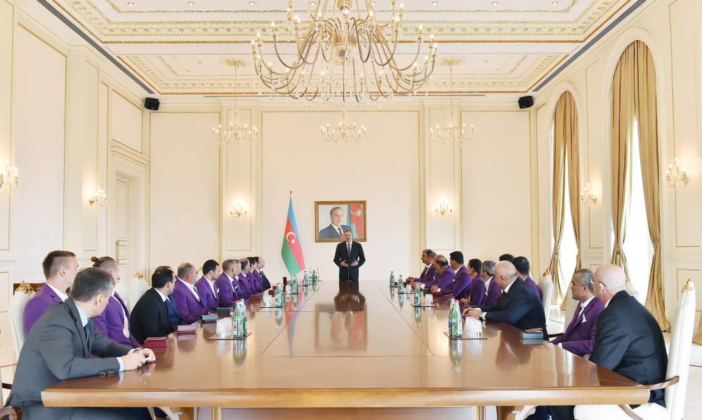 Ilham Aliyev meets Azerbaijani Paralympians (PHOTO)