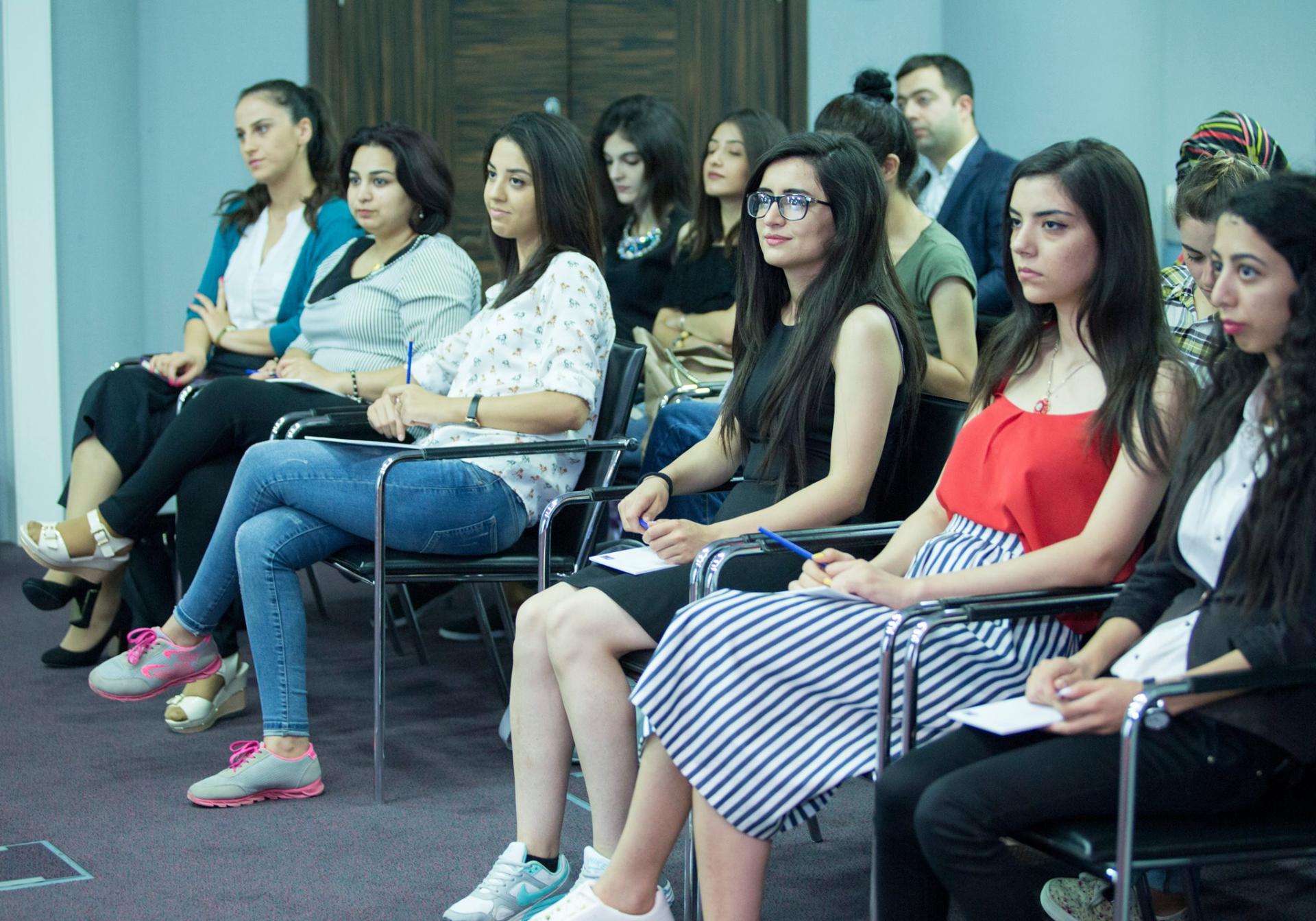 В Азербайджане стартовал проект "Клуб интересов и юридического просвещения молодых журналистов" (ФОТО)