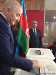 Məzahir Pənahov referendumda səs verib (FOTO)