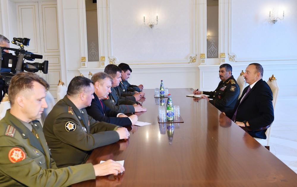 Prezident İlham Əliyev Belarusun müdafiə nazirinin başcılıq etdiyi nümayəndə heyətini qəbul edib (FOTO) (YENİLƏNİB)