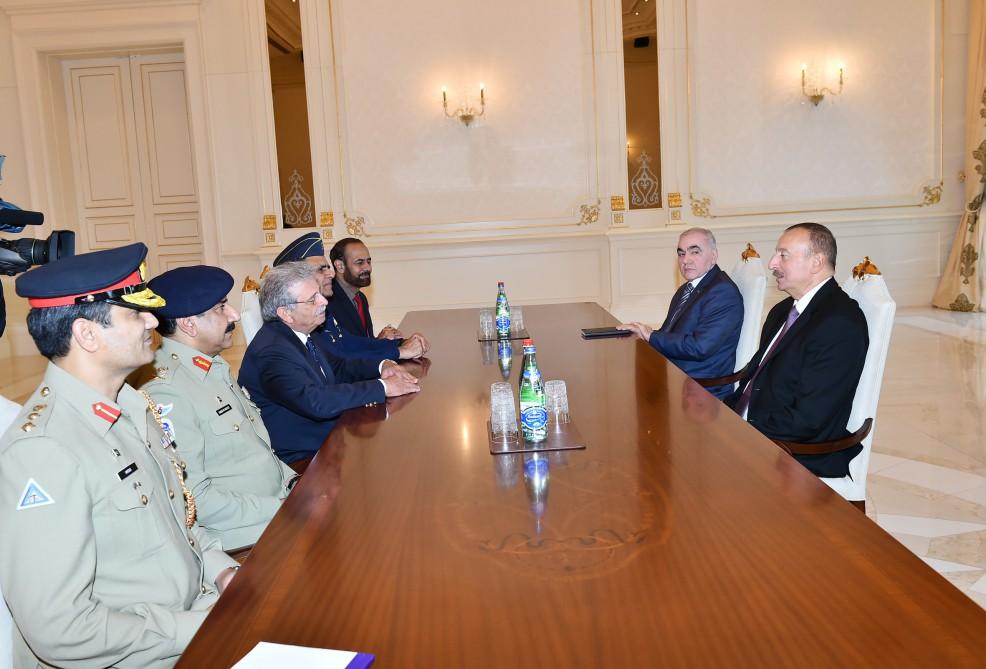 Ilham Aliyev receives Pakistan’s defense production minister (PHOTO)