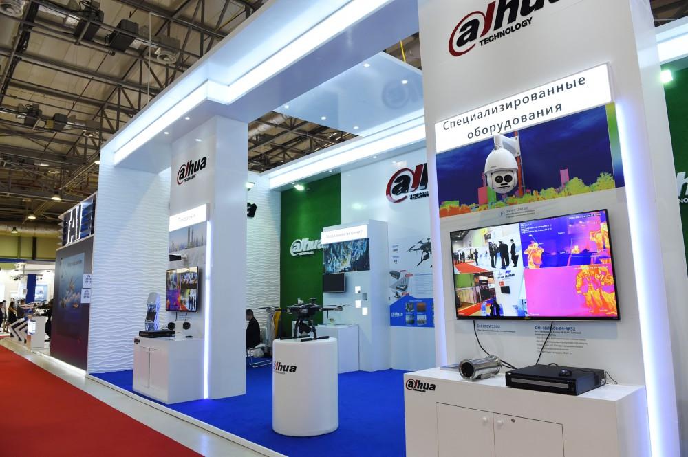 Ilham Aliyev views ADEX 2016 exhibition  (PHOTO)