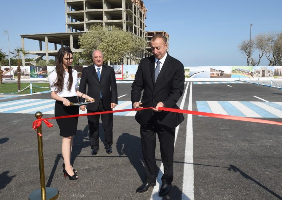 Ilham Aliyev views newly renovated Sahil Street in Sumgayit (PHOTO)