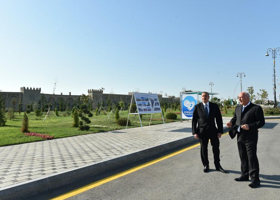 Президент Ильхам Алиев ознакомился с  условиями, созданными после капремонта и реконструкции на главном въезде в Сумгайыт (ФОТО)