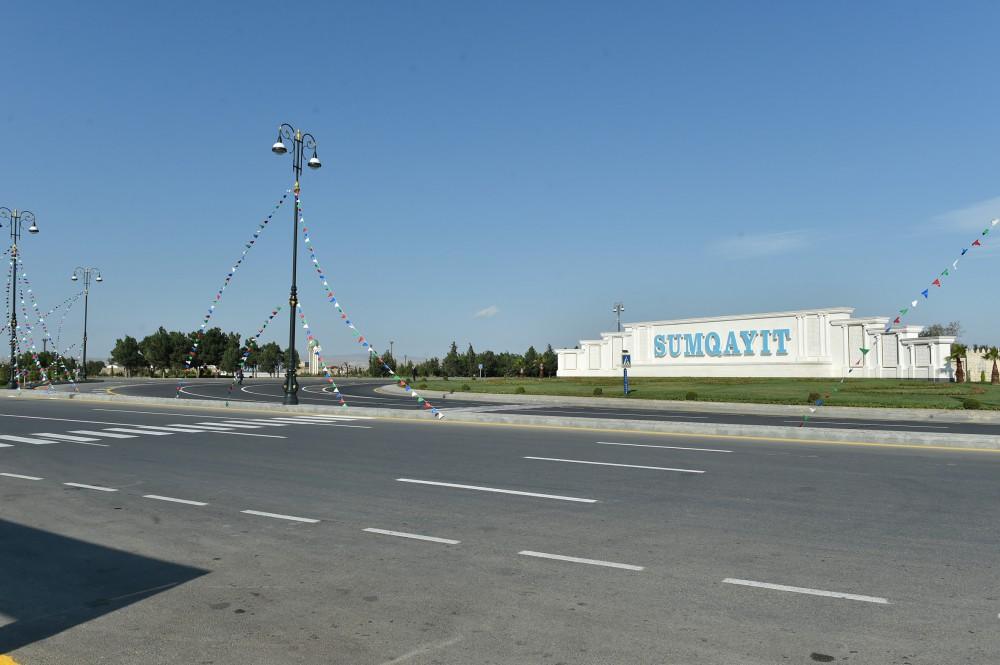 Ilham Aliyev views newly renovated Sulh Street in Sumgayit