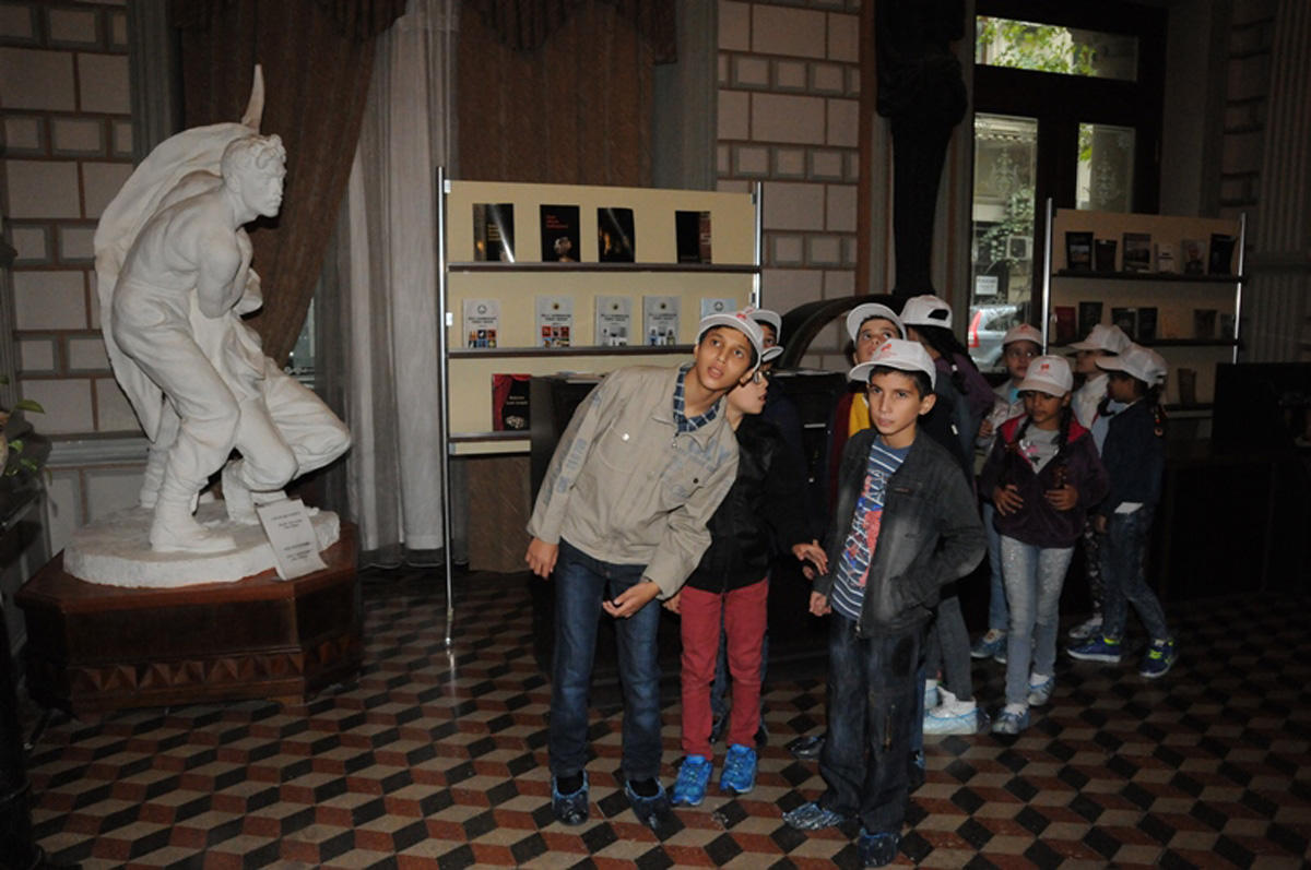 Неделя туризма в Баку: экскурсии для детей (ФОТО)