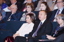 Президент Ильхам Алиев: Азербайджан живет за свой счет, никому не должен, ни от кого не зависит (ФОТО)