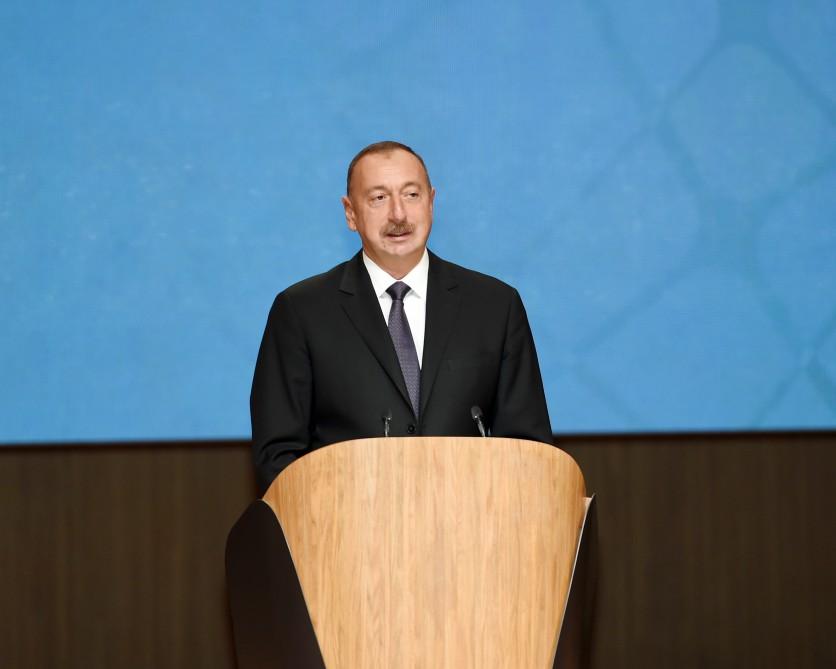 Президент Ильхам Алиев: Азербайджан живет за свой счет, никому не должен, ни от кого не зависит (ФОТО)