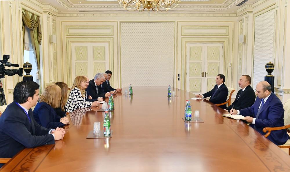 Ilham Aliyev receives Argentine delegation (PHOTO)
