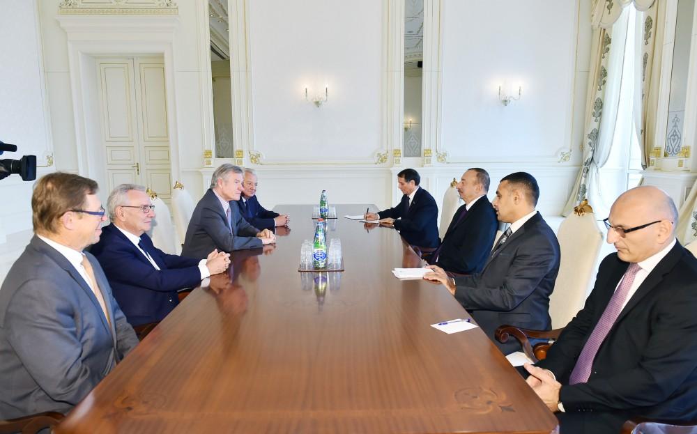 Президент Ильхам Алиев принял делегацию во главе с руководителем Ассоциации друзей Азербайджана во Франции