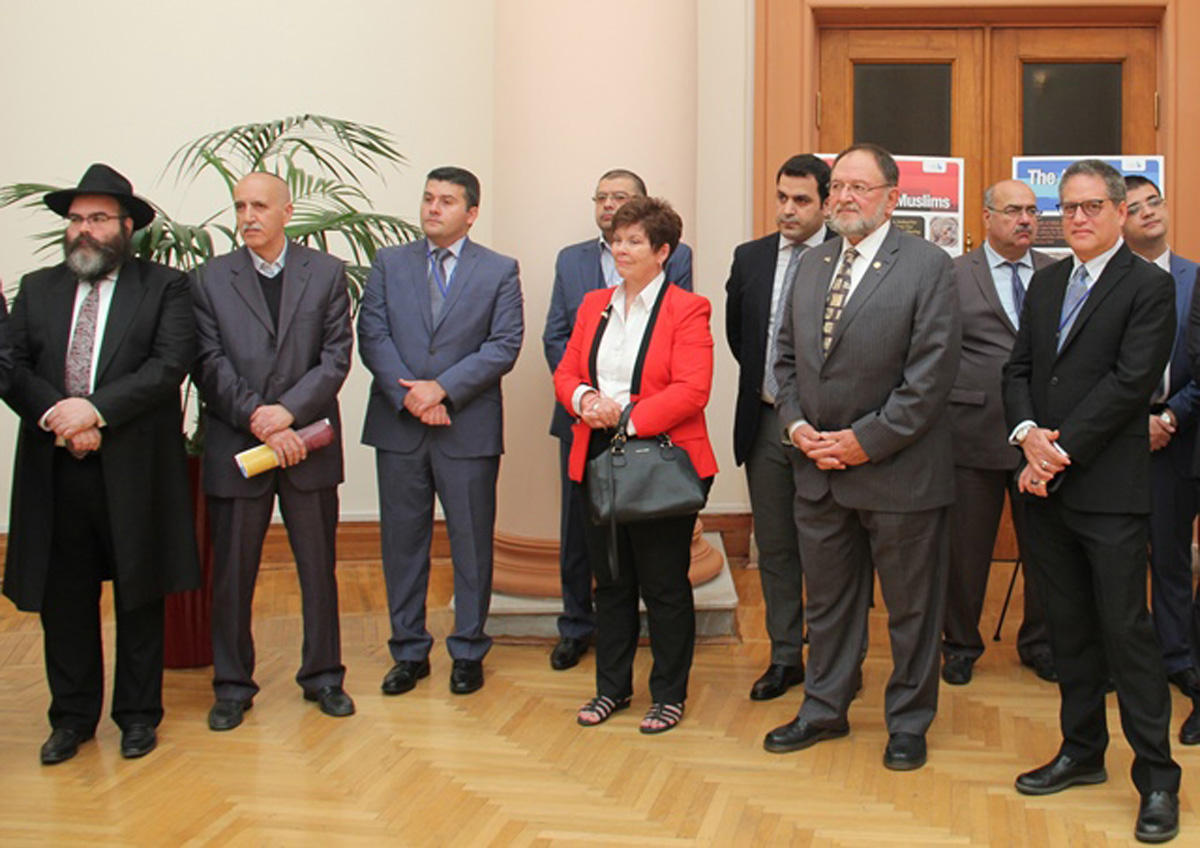 В Баку состоялась первая выставка проекта "История небесных религий" (ФОТО)