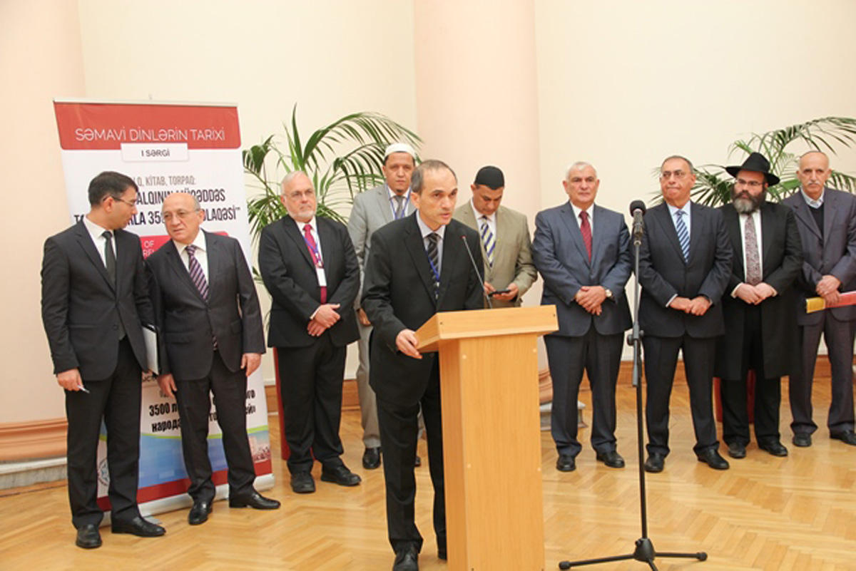 В Баку состоялась первая выставка проекта "История небесных религий" (ФОТО)