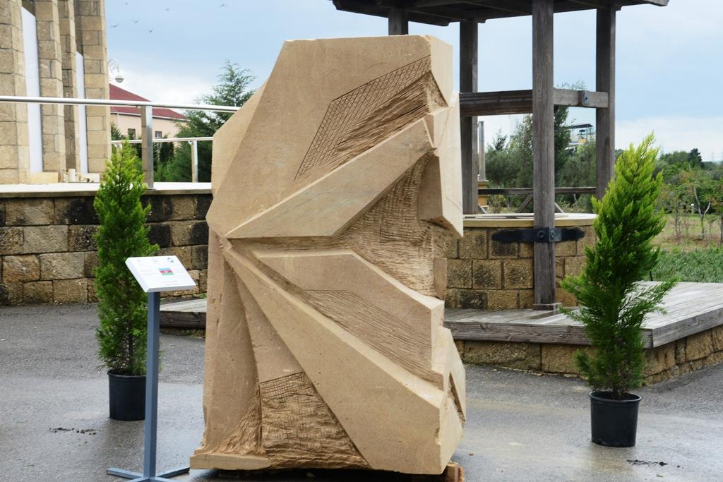 Вице-президент Фонда Гейдара Алиева Лейла Алиева посетила закрытие I Международного симпозиума по скульптуре "Песнь в камне" (ФОТО)