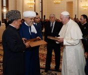 Папа Римский прибыл в бакинскую мечеть Гейдара