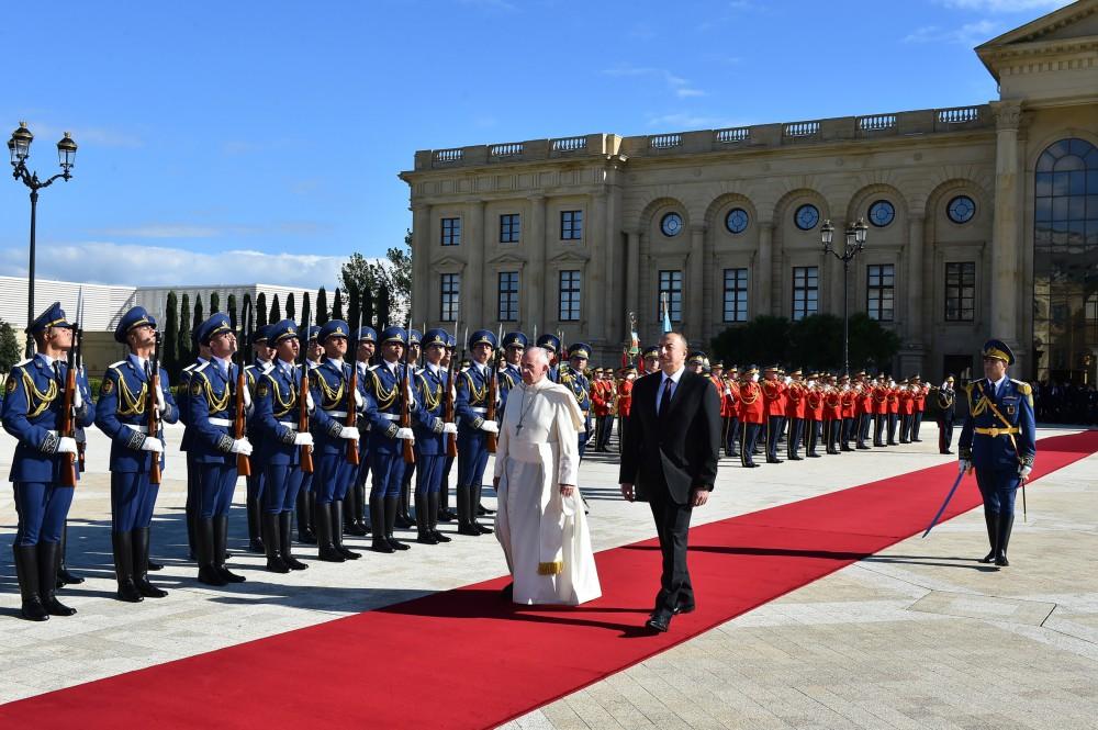 Official welcoming ceremony held for Pope Francis in Baku (PHOTO)