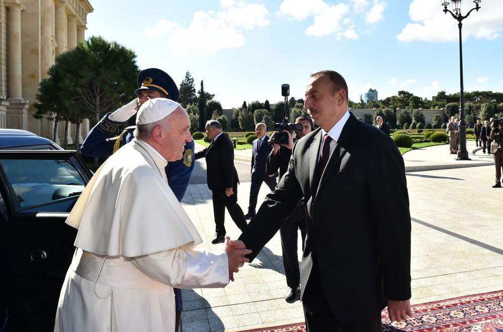 Состоялась церемония официальной встречи Папы Римского (ФОТО)