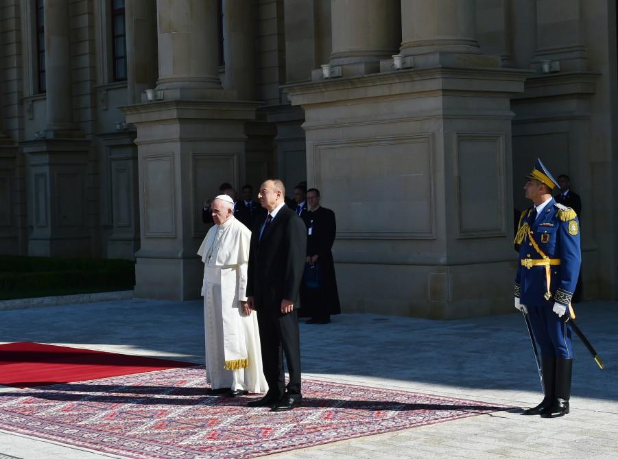Official welcoming ceremony held for Pope Francis in Baku (PHOTO)