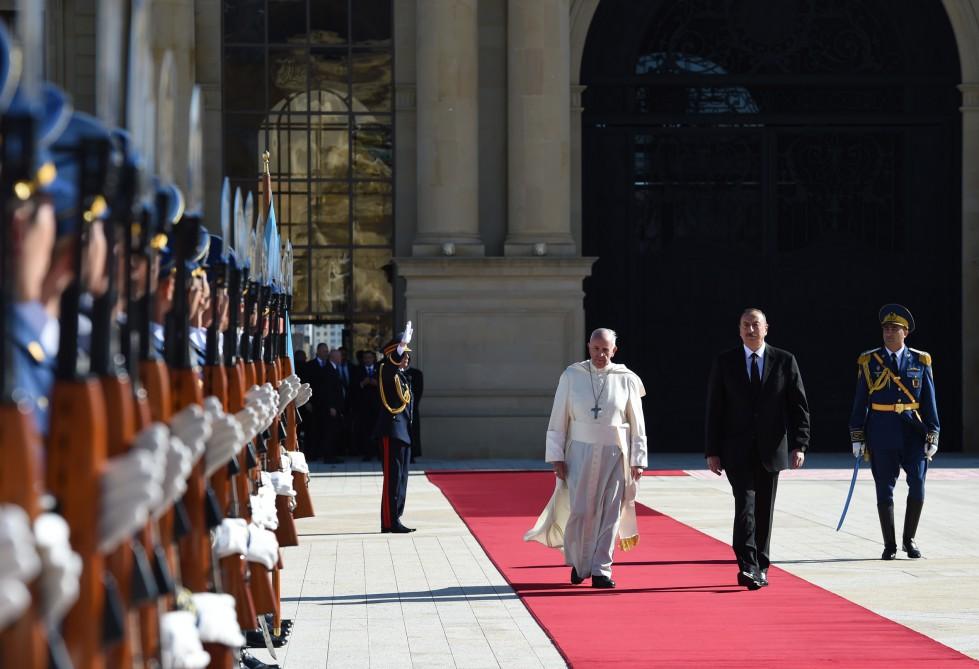 Official welcoming ceremony held for Pope Francis in Baku (PHOTO)