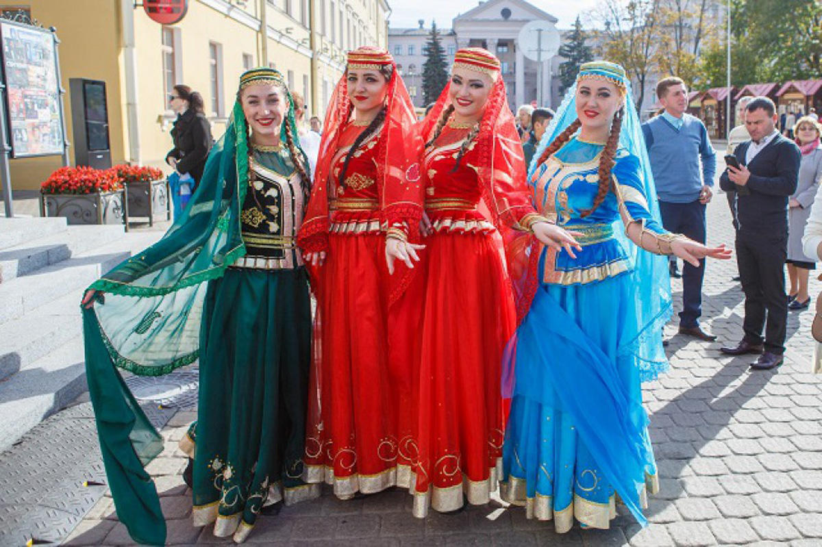 Традиции азербайджана. Азербайджан народ. Азербайджанская культура. Азербайджан культура традиции люди. Национальные традиции аз.