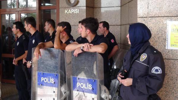 İzmirdə ilk hicablı polis (FOTO/VİDEO)