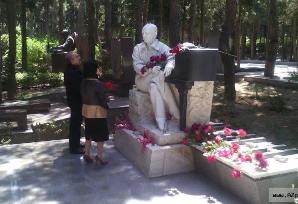 В Баку почтили память Тофига Гулиева (ФОТО)