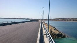 Завершается строительство моста, соединяющего Пираллахи с берегом (ФОТО/ВИДЕО)