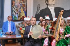 Виртуозное мастерство единственного исполнителя на чагане в Азербайджане (ФОТО)