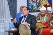 Виртуозное мастерство единственного исполнителя на чагане в Азербайджане (ФОТО) - Gallery Thumbnail