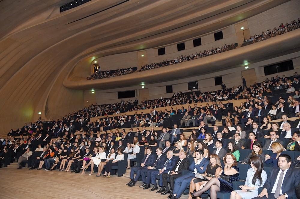 Первая леди Азербайджана Мехрибан Алиева посетила премьеру фильма «Али и Нино» (ФОТО)