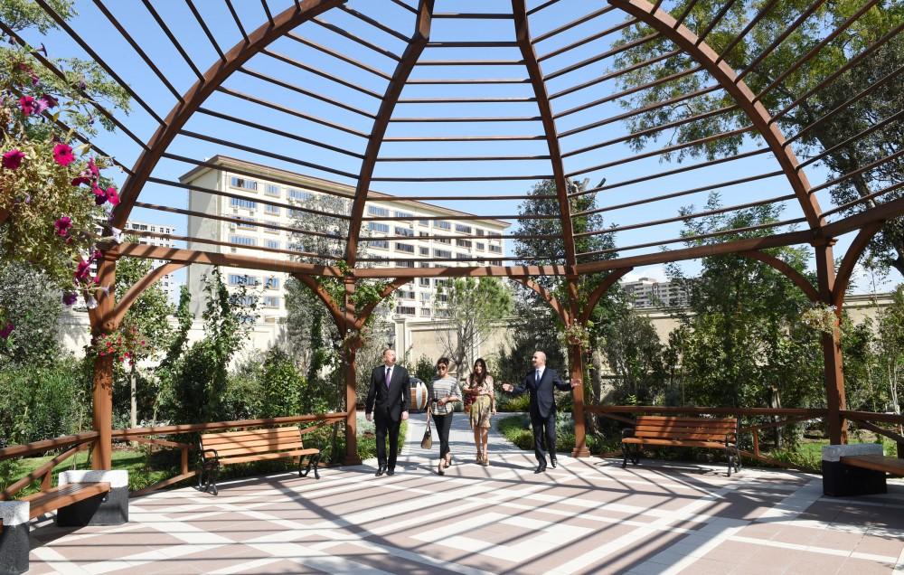 Ilham Aliyev views conditions at Rose Garden Park in Baku (PHOTO)