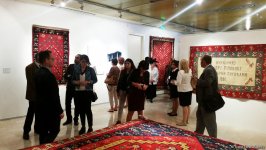 В Баку открылась экспозиция сербских национальных ковров (ФОТО)