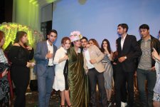 "Я - невеста ветра" в Баку: экстравагантное шоу и дети природы (ФОТО)