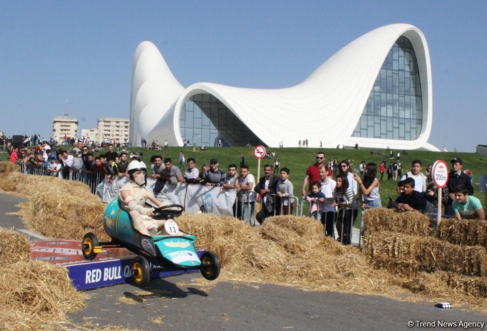 Такого Баку еще не видел! Самые креативные гонки и аварии: репортаж (ФОТО)