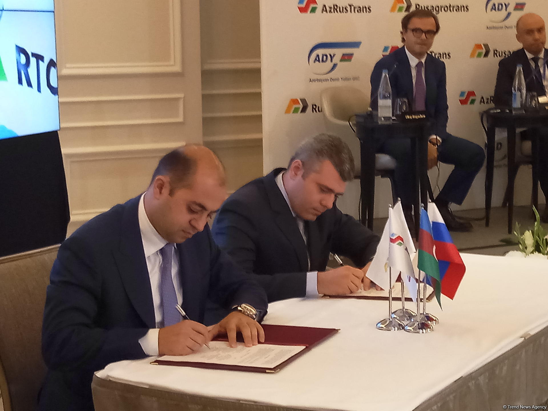 "АзРусТранс" подписал первое соглашение с "Азербайджанскими железными дорогами"  (ФОТО)