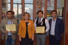 Награда от "Школы молодого профсоюзного лидера" азербайджанским актерам (ФОТО)