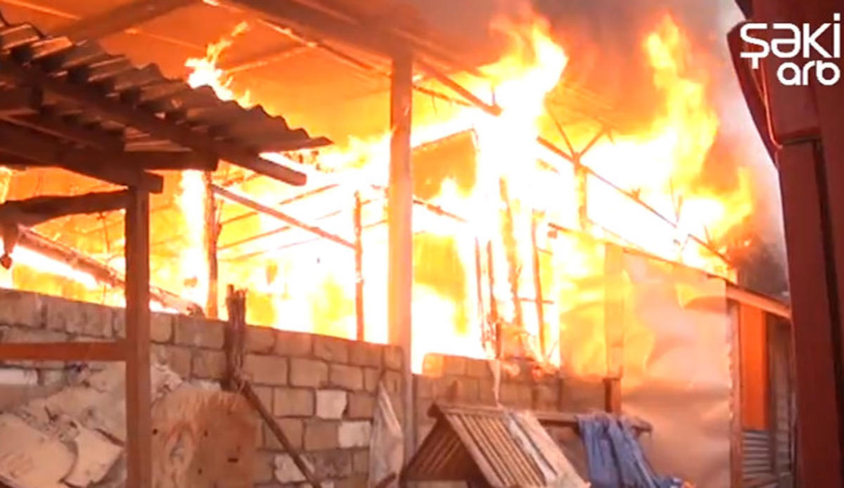 Şəki bazarındakı yanğın söndürüldü (YENİLƏNİB) (VİDEO/FOTO)