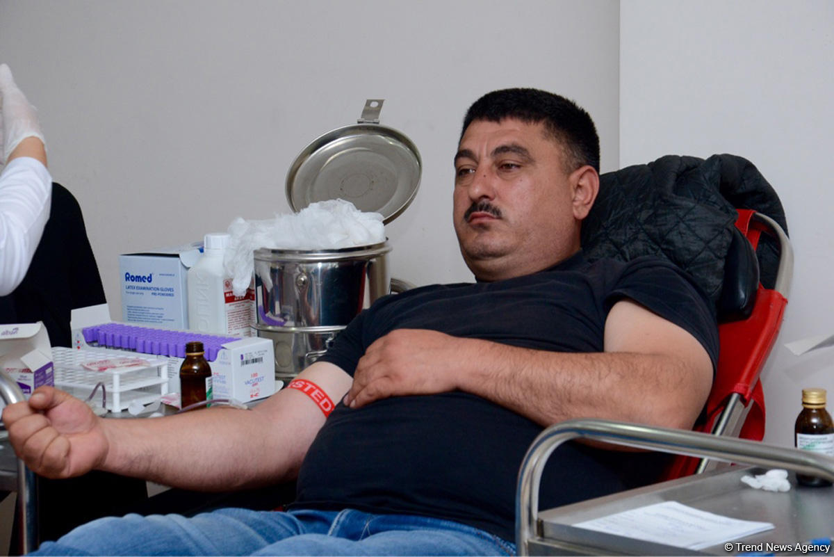 В Азербайджане продолжаются акции по сдаче крови  (ФОТО)