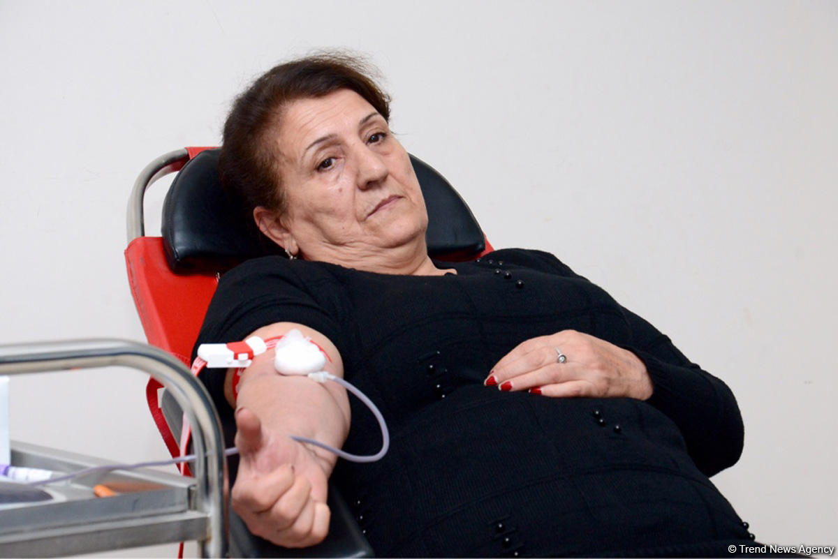 В Азербайджане продолжаются акции по сдаче крови  (ФОТО)