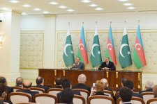 Ilham Aliyev, Pakistani PM make statements for press   (PHOTO)