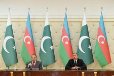 Ilham Aliyev, Pakistani PM make statements for press   (PHOTO)