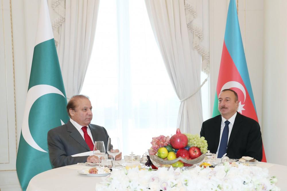 Ilham Aliyev hosts official dinner in honor of Pakistani PM
