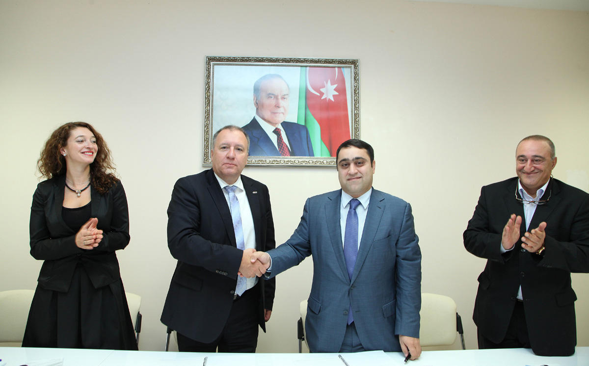 В Азербайджане будет построен завод по производству листового стекла (ФОТО)