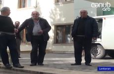 80 yaşlı atasını və qardaşını bıçaqladı (VİDEO/FOTO)