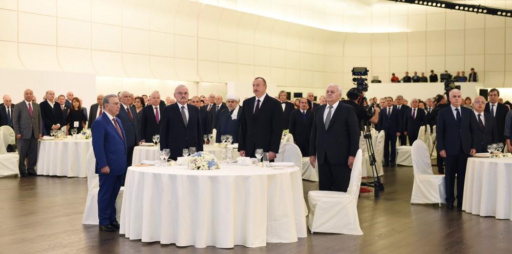 Ilham Aliyev attends reception to mark 25th anniversary of Azerbaijan`s independence  (PHOTO)