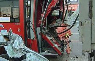 İran'da otobüs kazası: 20 ölü
