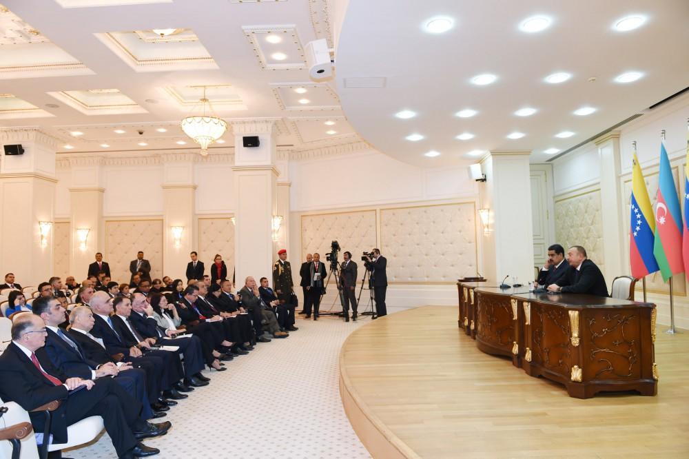 Президенты Азербайджана и Венесуэлы выступили с заявлениями для печати  (ФОТО)