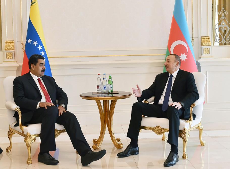 President Aliyev meets Venezuelan president  (PHOTO)