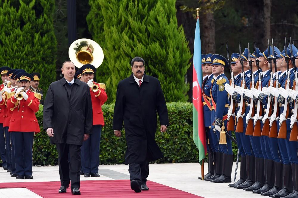 В Баку состоялась церемония официальной встречи Президента Венесуэлы Николаса Мадуро