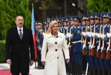 Hırvatistan Cumhurbaşkanı Bakü'de resmi törenle karşılandı - Gallery Thumbnail